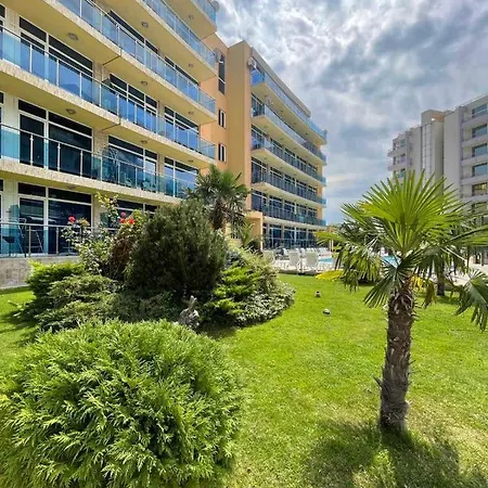 Gallery B Апартамент *